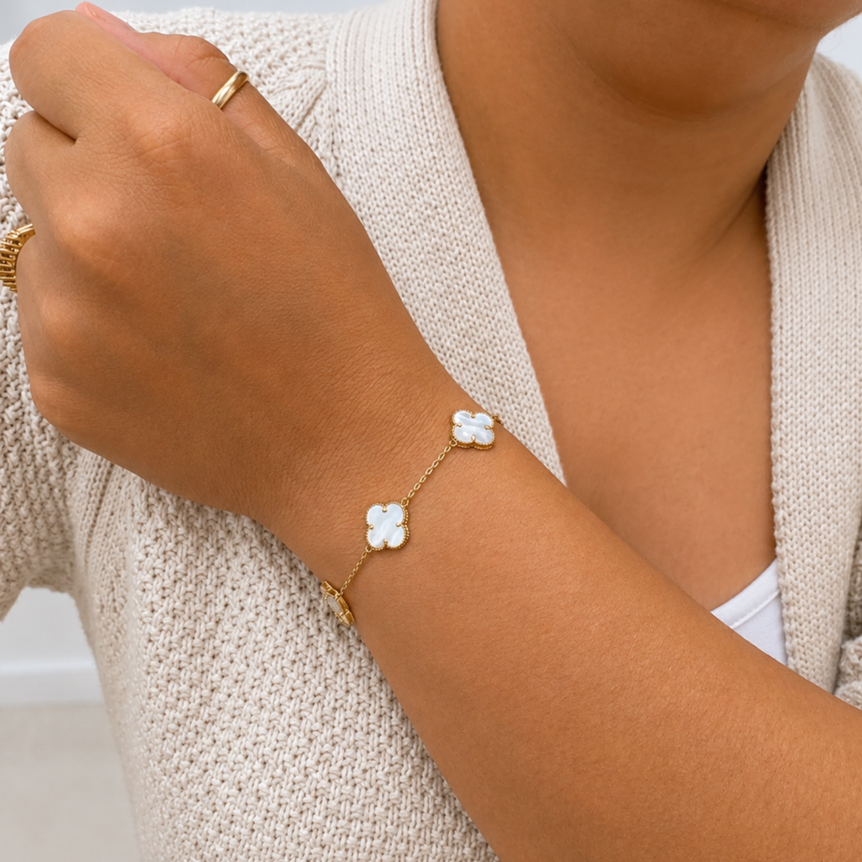 White Flowers bracelet 10KT