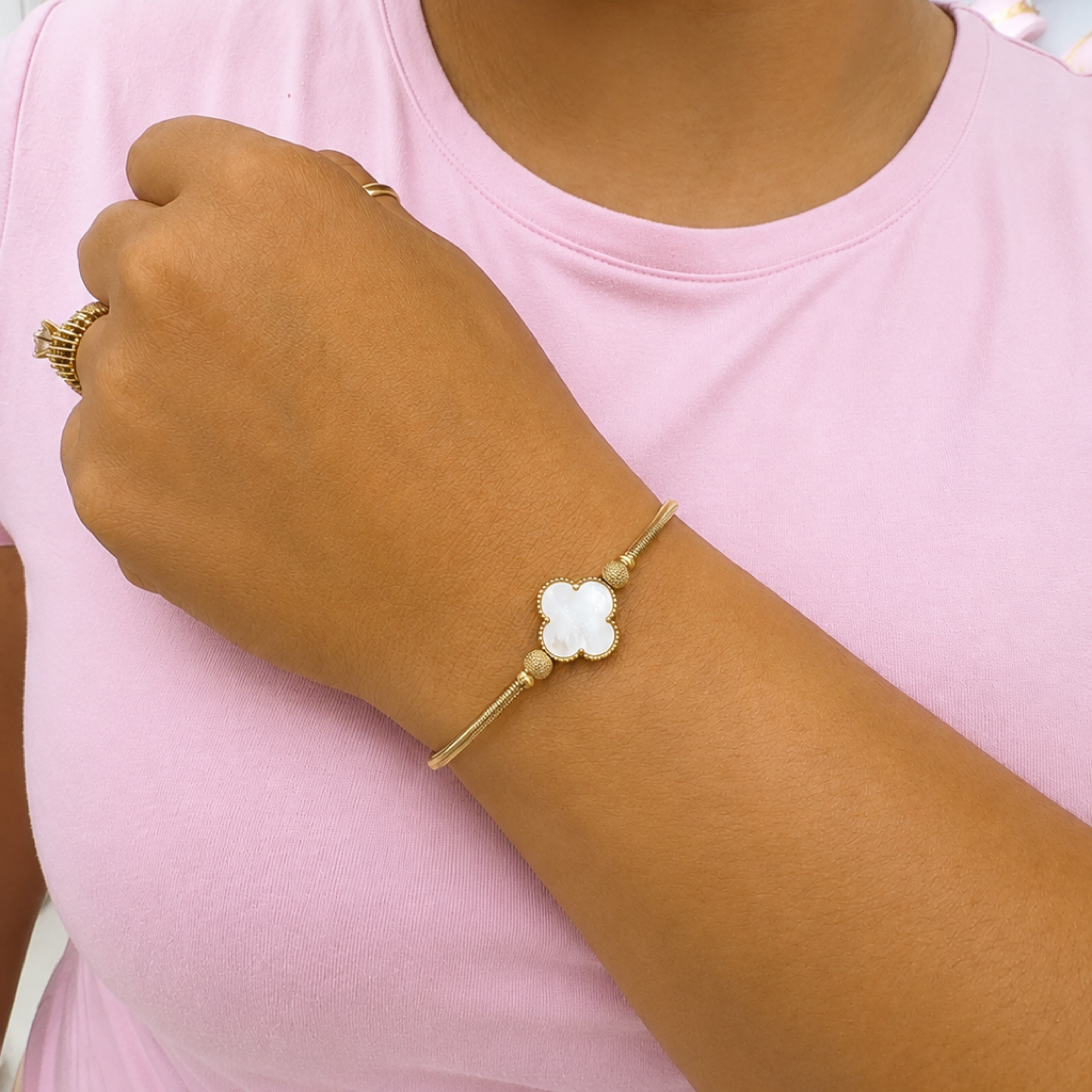 Elastic Withe flower bracelet 14KT