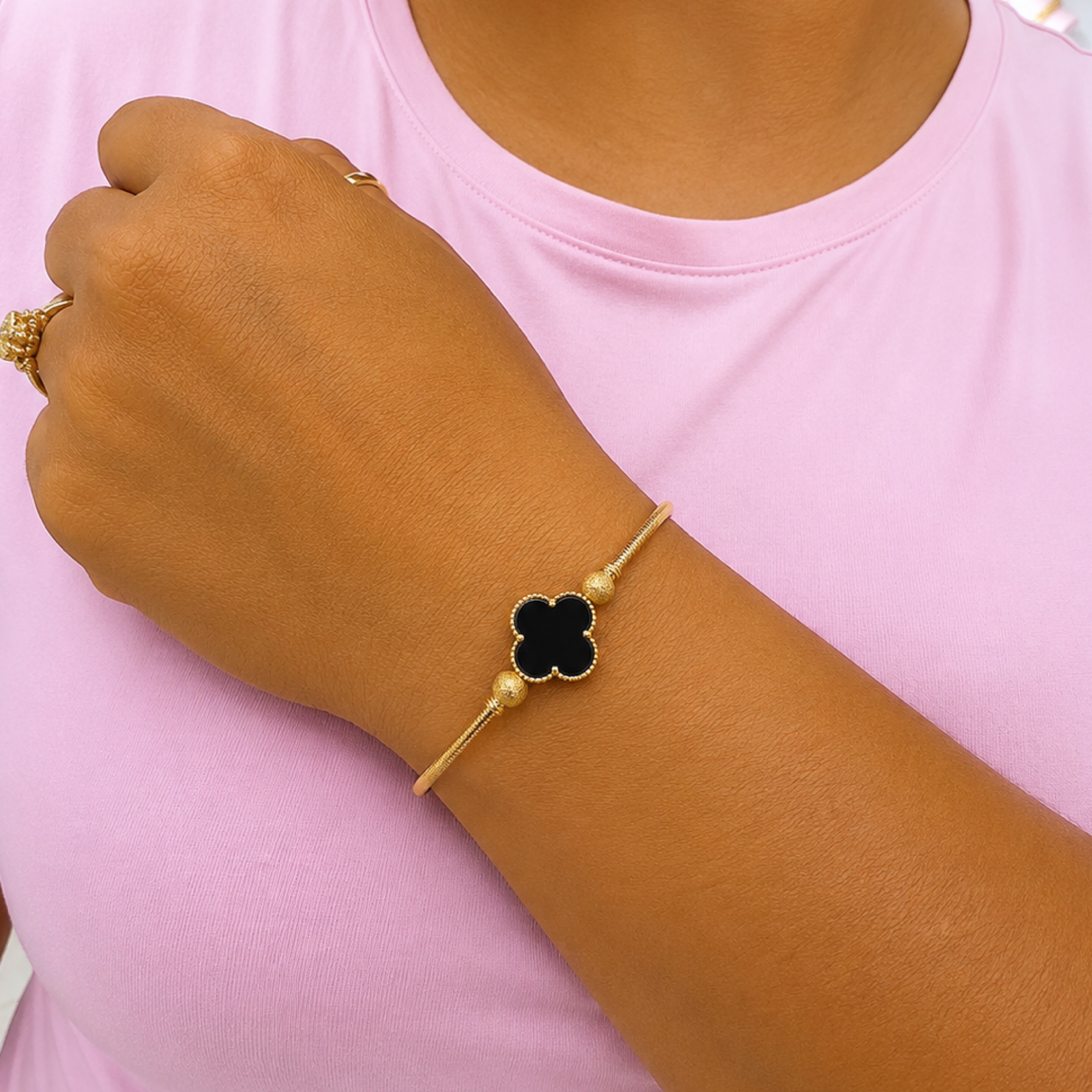 Elastic Black Flower bracelet 14KT 