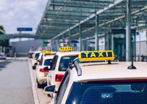 Taxi Trackers in the UK: Benefits and Recommendations