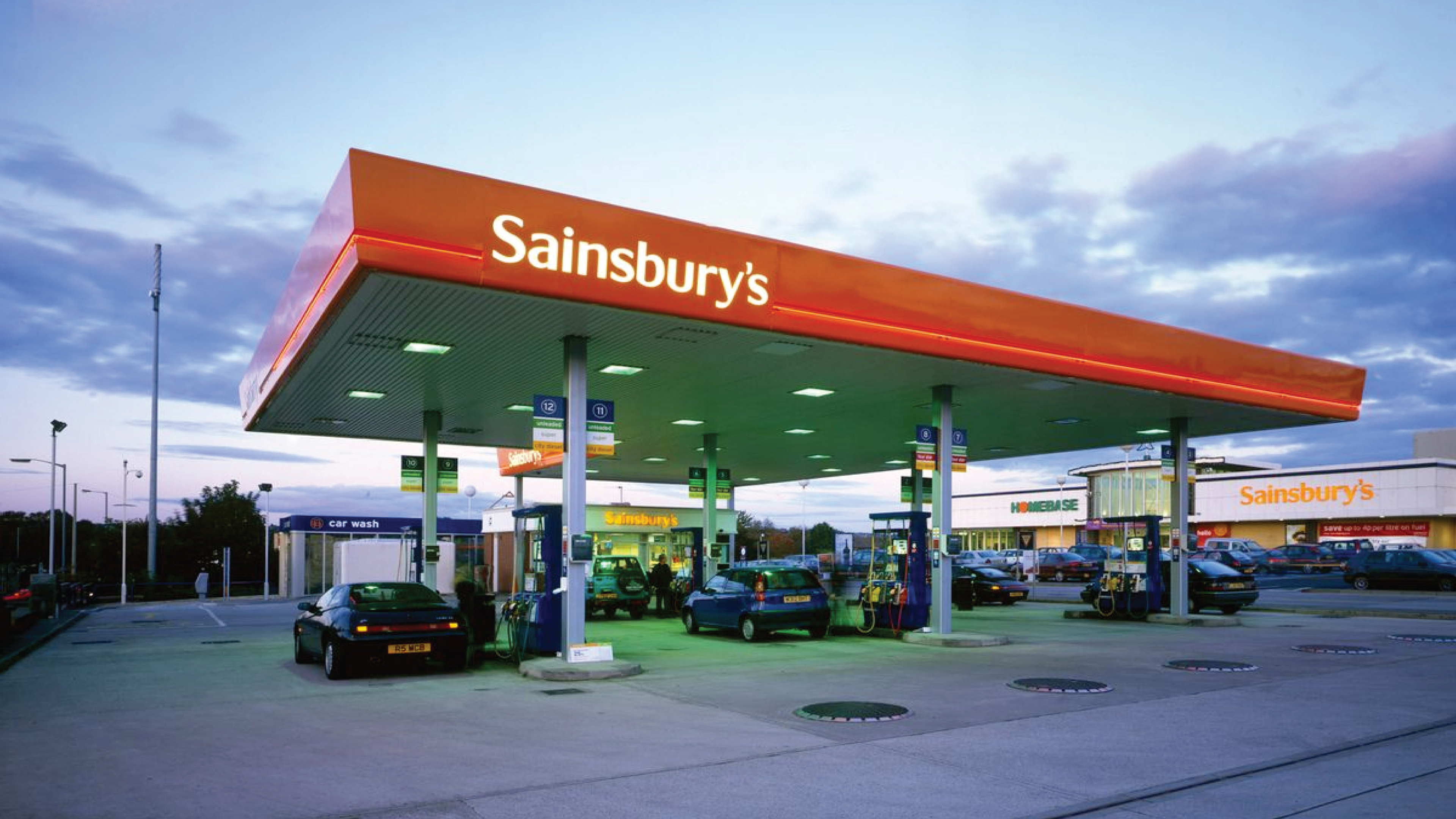 UK Fuels adds over 300 new supermarket sites to its fuel card network