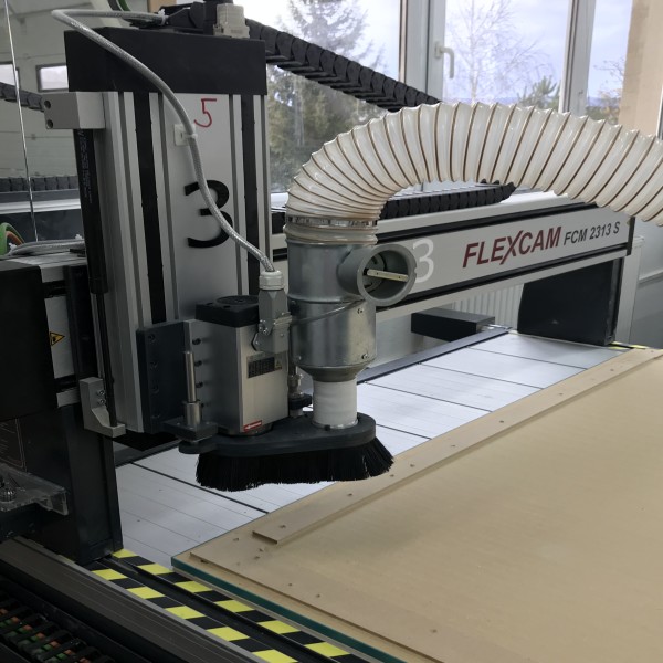 CNC rezkalni stroj