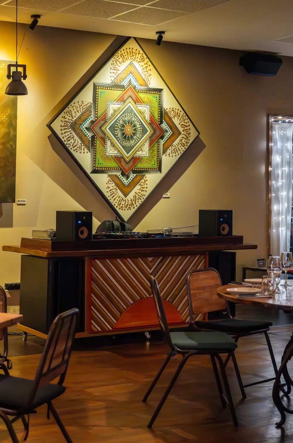 Live music and DJ