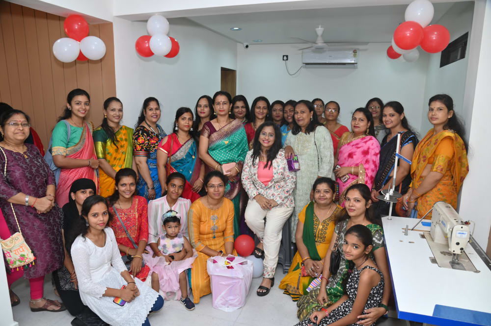 Indoor Group Photo – Studio Tour