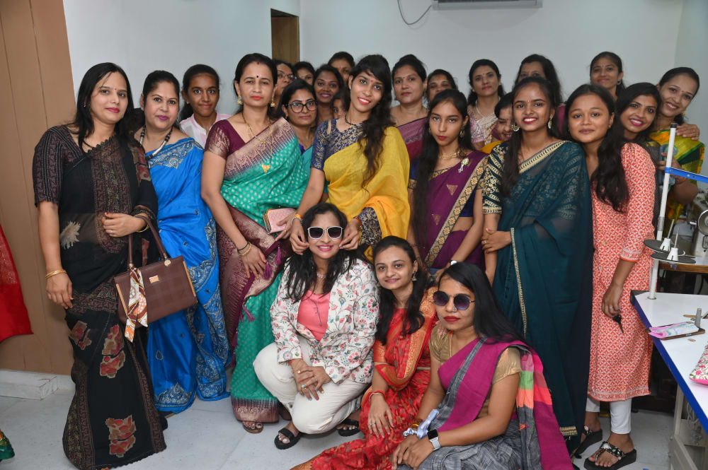 Group Photo with Students & Guests