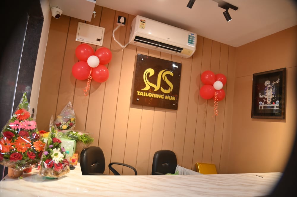 Reception Décor with Flowers & Balloons
