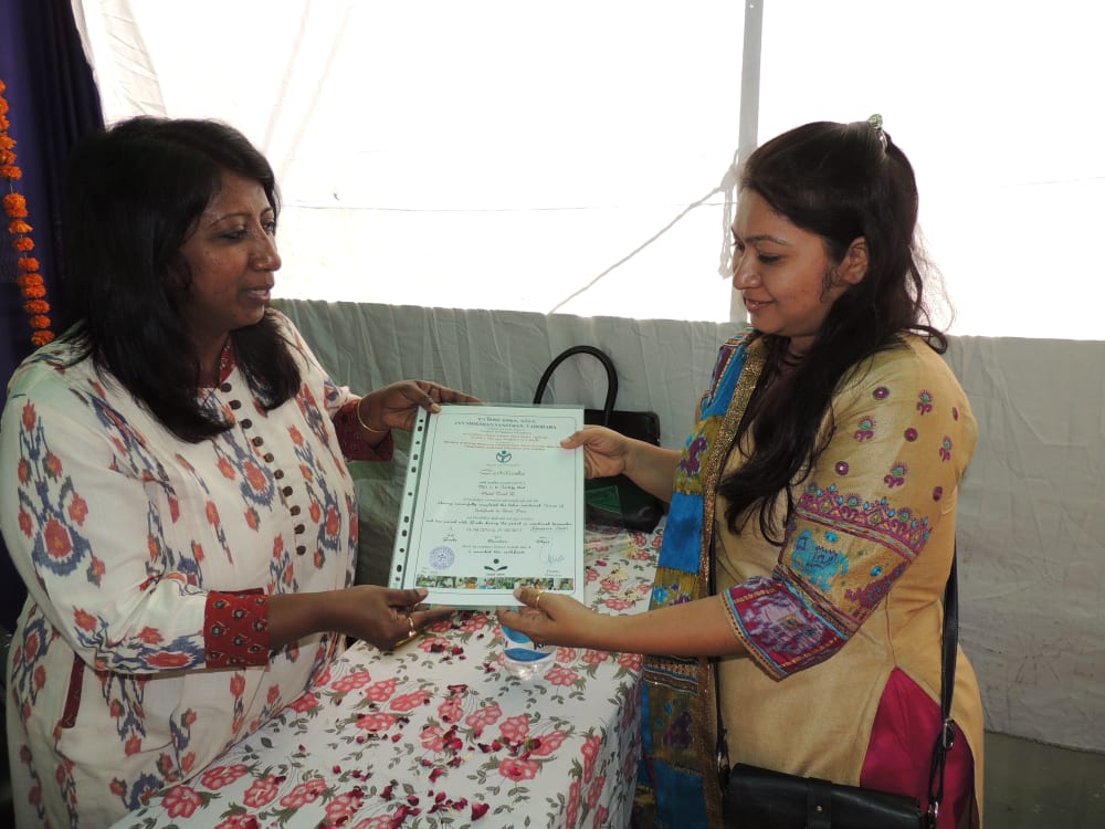 Certificate Handover – Trainee