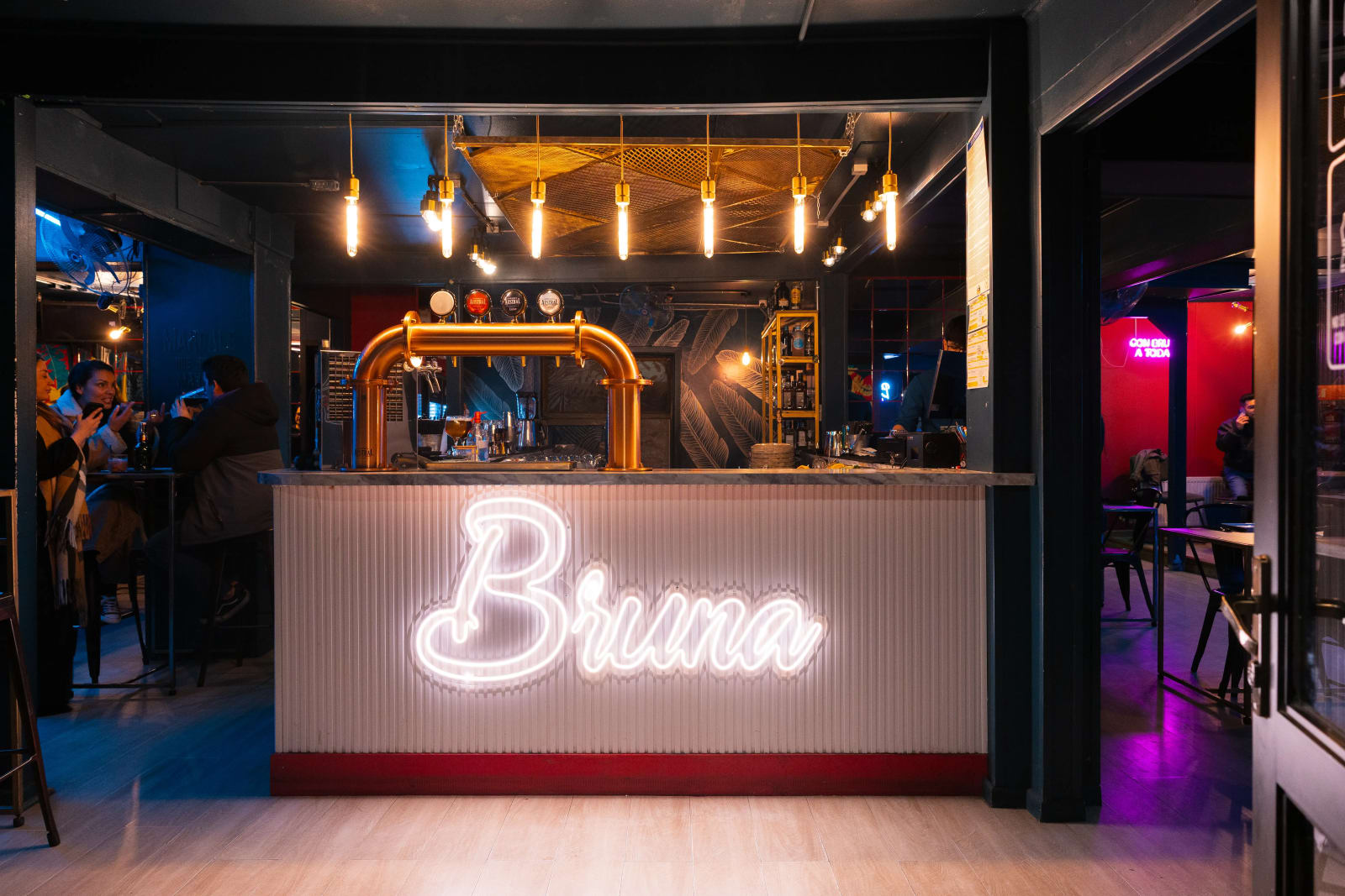 Bruna Atmosphere