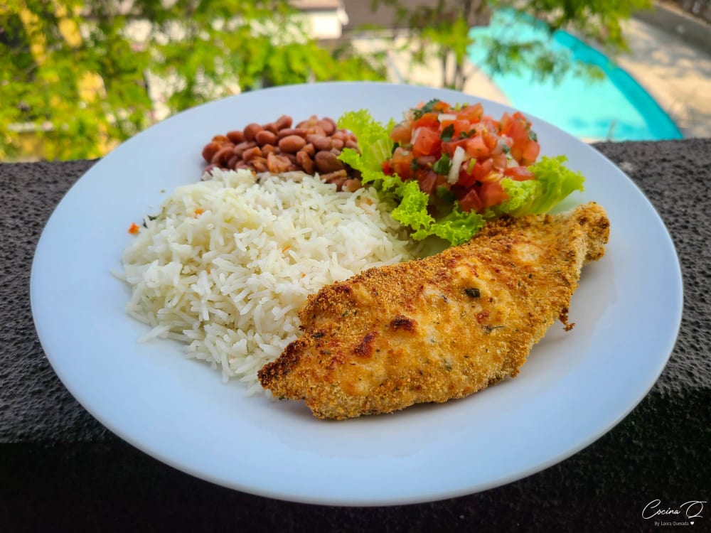 Pescado o pollo empanizado