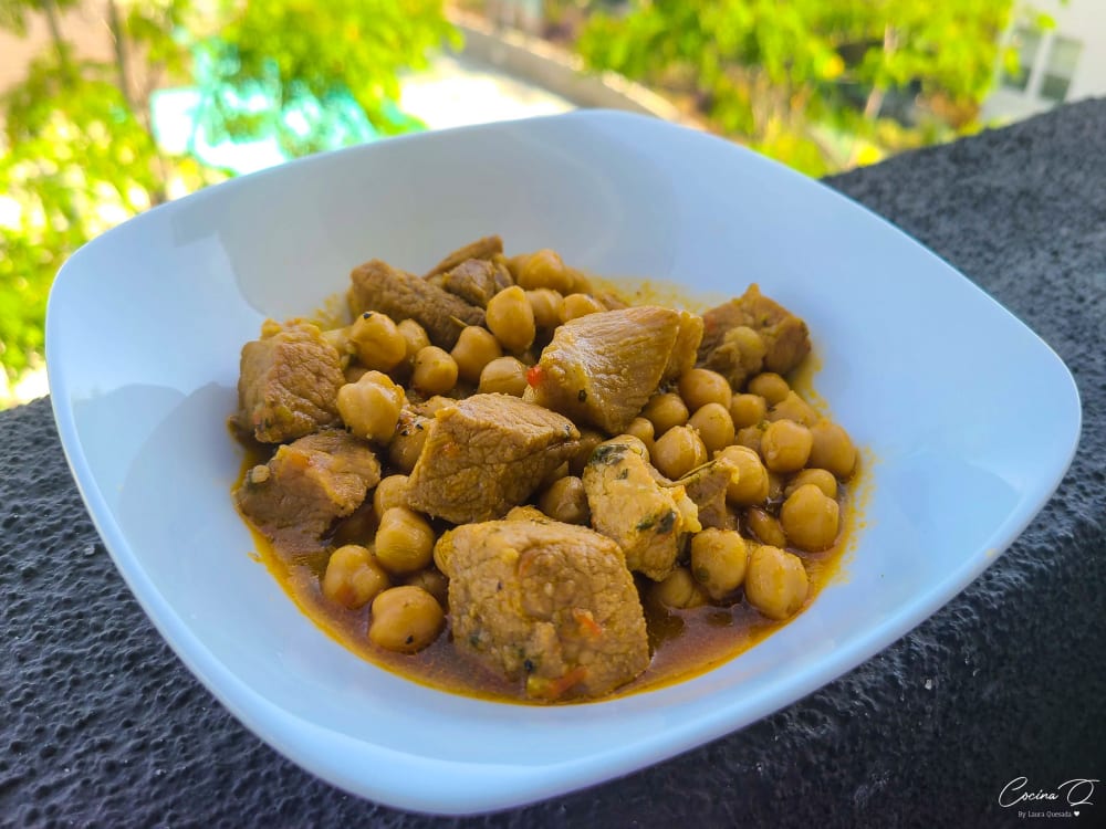 Garbanzos con pollo o cerdo