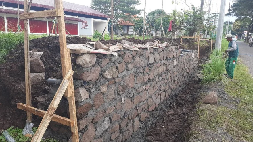 Pembangunan TPT Depan Gerai KDMP Martopuro.