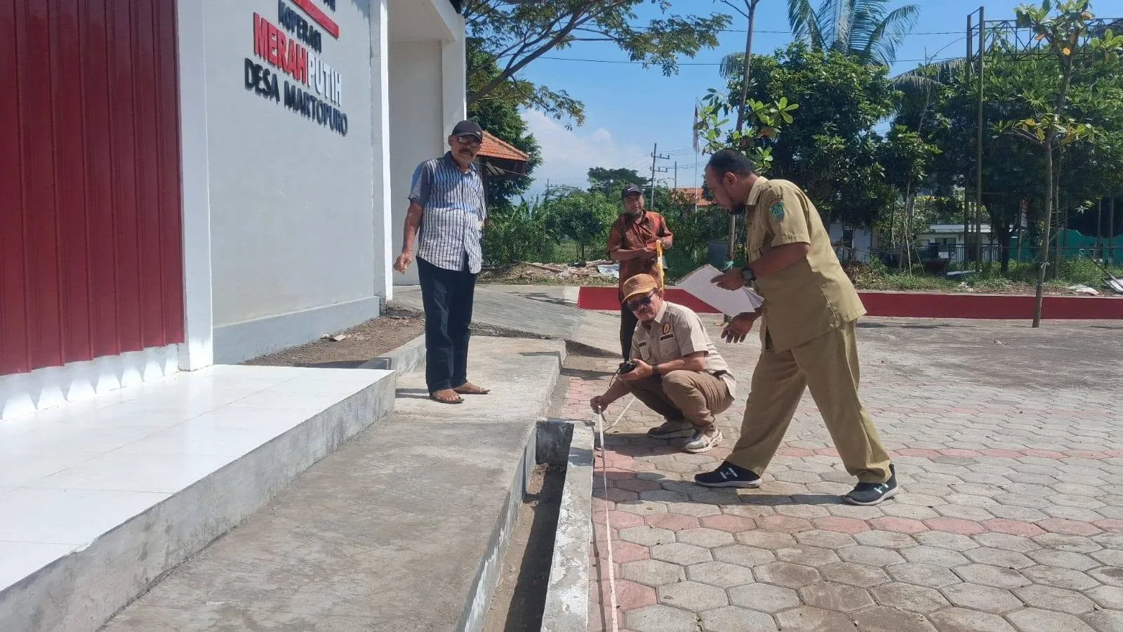 Opname Pekerjaan Realisasi TPT dan Pavingisasi Depan Gerai KDMP Desa Martopuro.