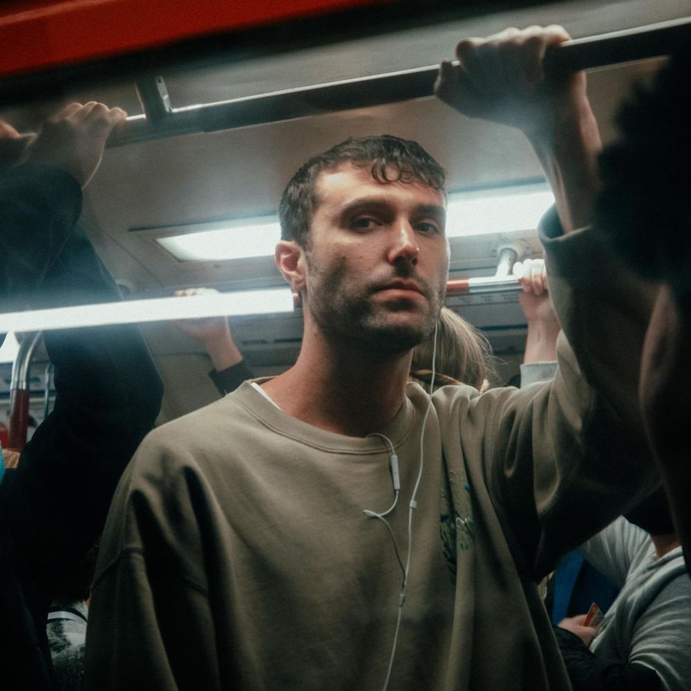 Γιατί ο Fred again.. Καλεί τους Παραγωγούς να Απλοποιήσουν το Workflow τους