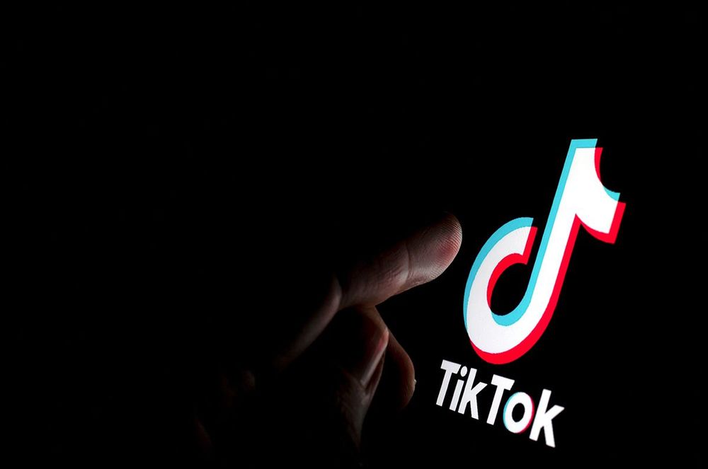 The TikTokification of Music: How the Feed Swallowed the Dancefloor