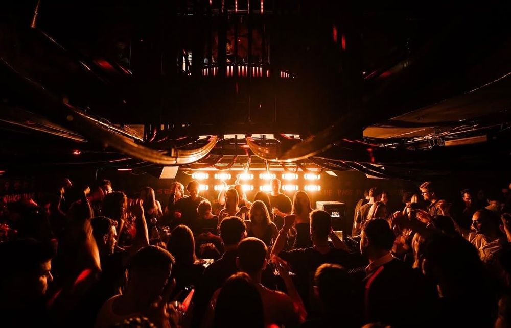 Το Dybbuk Athens Επιστρέφει στις 16 Οκτωβρίου με Νέο Πρόσωπο και Δυνατά Bookings στον Ορίζοντα