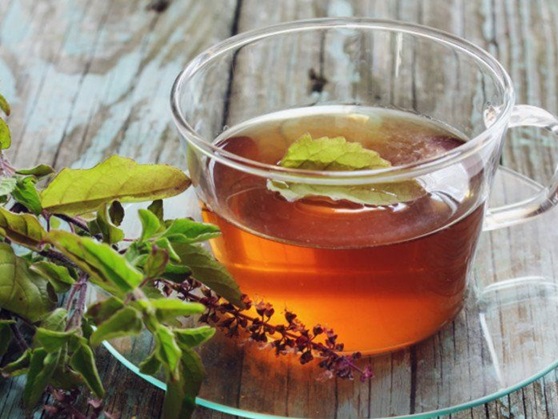 3 easy ways to add tulsi to your daily routine for healthy lungs and better breathing