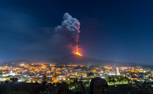 Fire in the Sky: Mount Etna’s Dramatic June 2025 Eruption Sends Shockwaves Through Sicily.