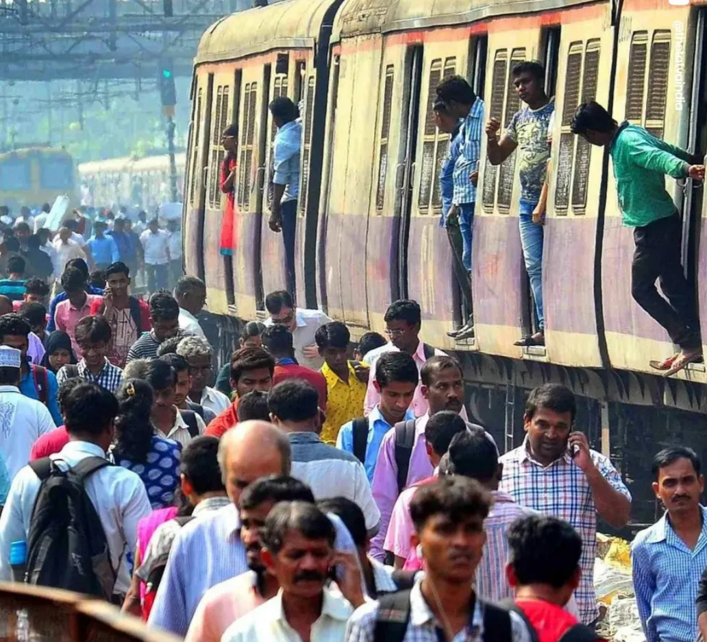 Overcrowding Turns Deadly: 4 Killed, 9 Injured in Thane Train Mishap Near Mumbra. 