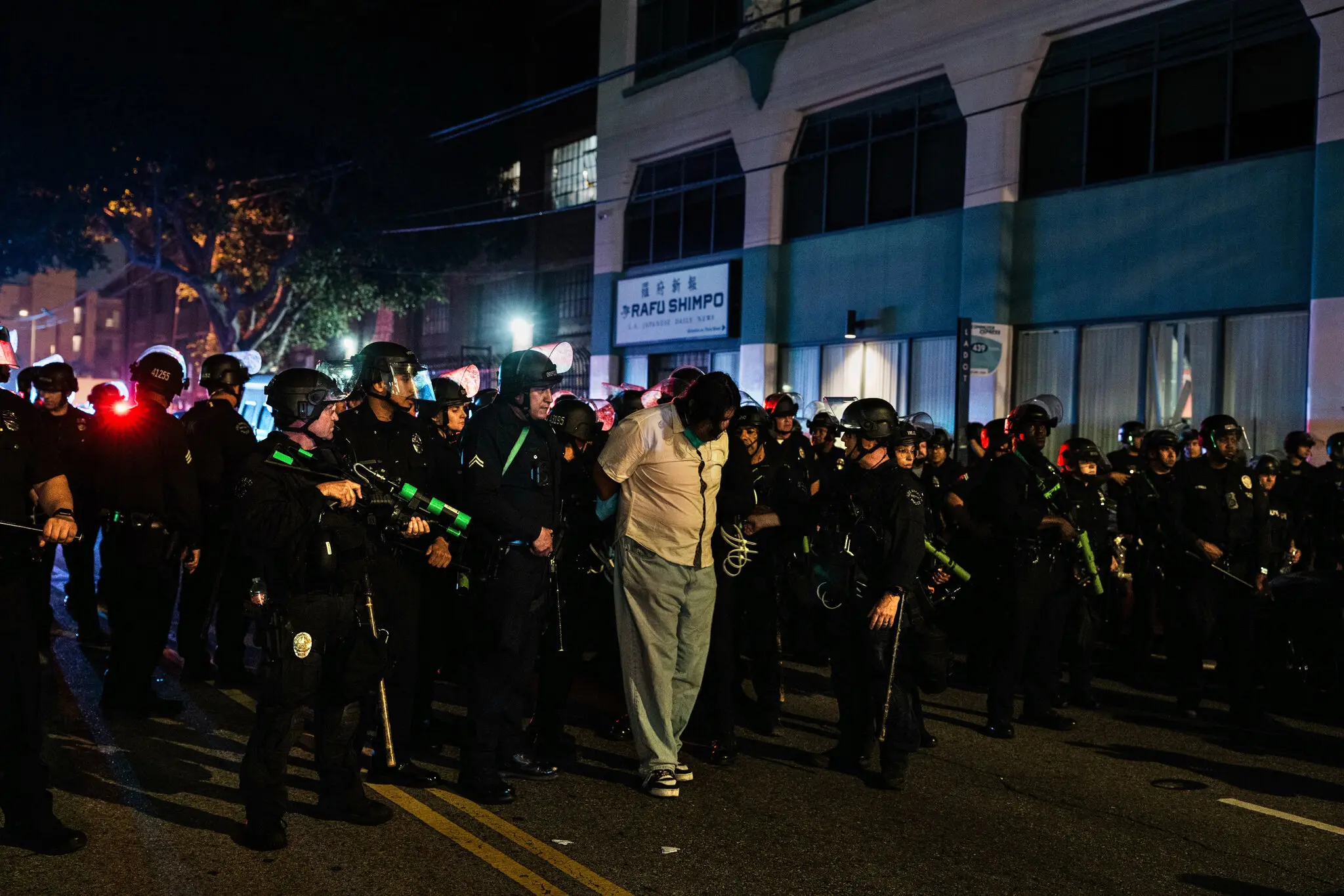 Hundreds arrested as calm returns to Los Angeles