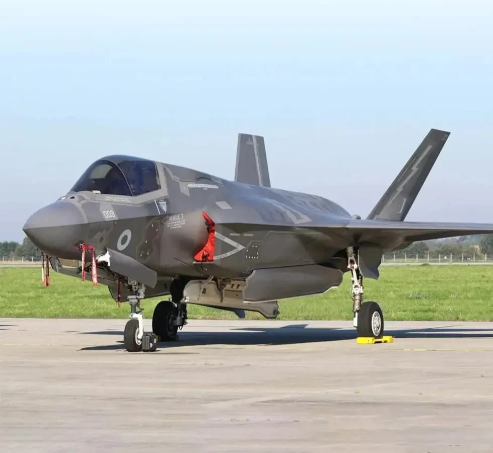 British F-35 Fighter Makes Emergency Landing in Kerala Amid Low Fuel Scare. 