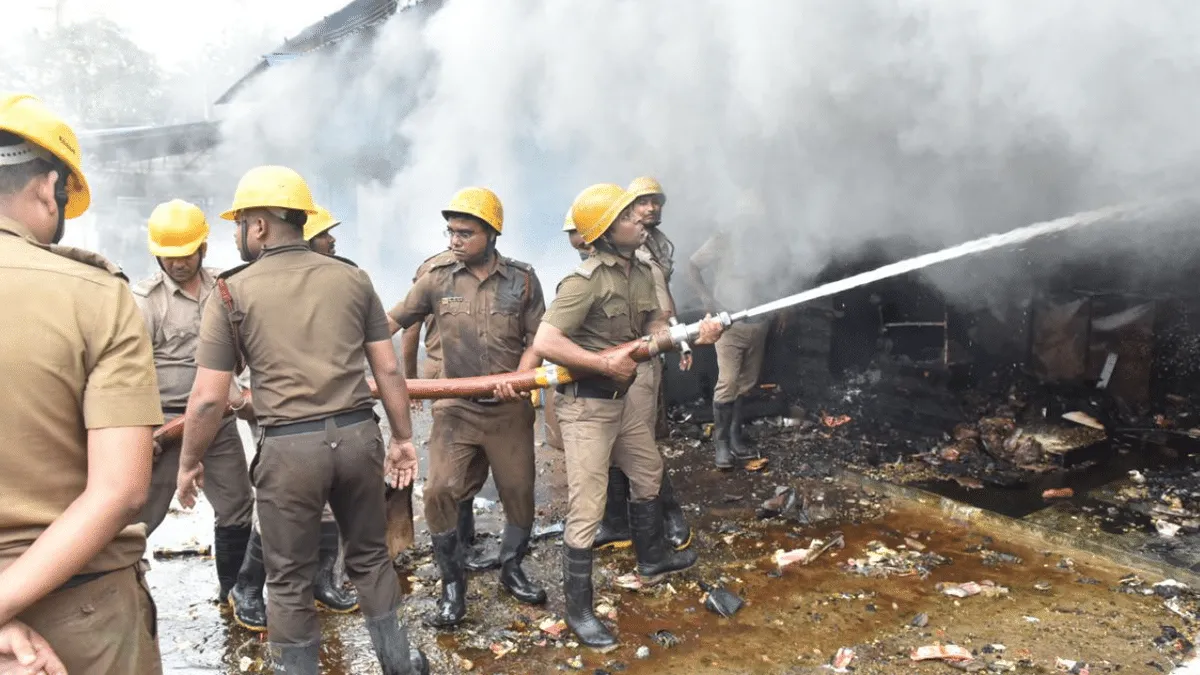 Massive Fire Guts Kolkata's Khidirpur Market: A Community Reels from Loss