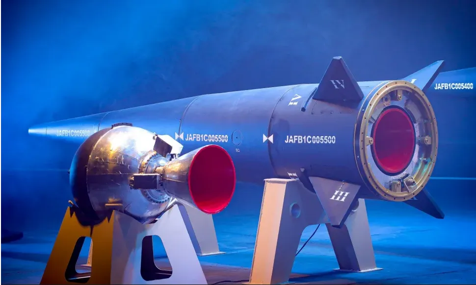 Iran Fires Hypersonic ‘Fattah‑1’ Amid Nationwide Internet Blackout