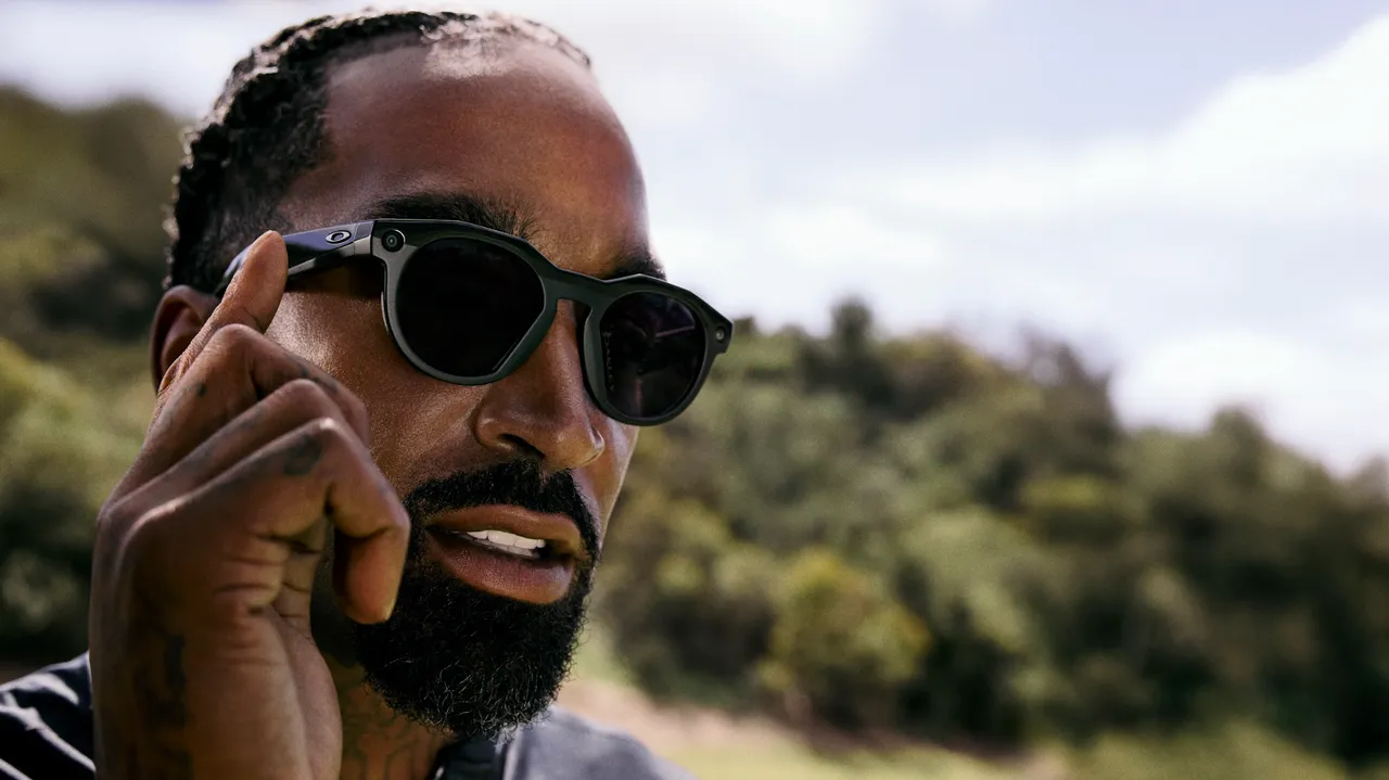 Meta & Oakley Launch HSTN Smart Glasses with 3K AI Camera