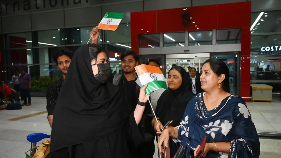 Operation Sindhu: 1,000 Indians Evacuated Safely from Iran Amid Airspace Reopening. 