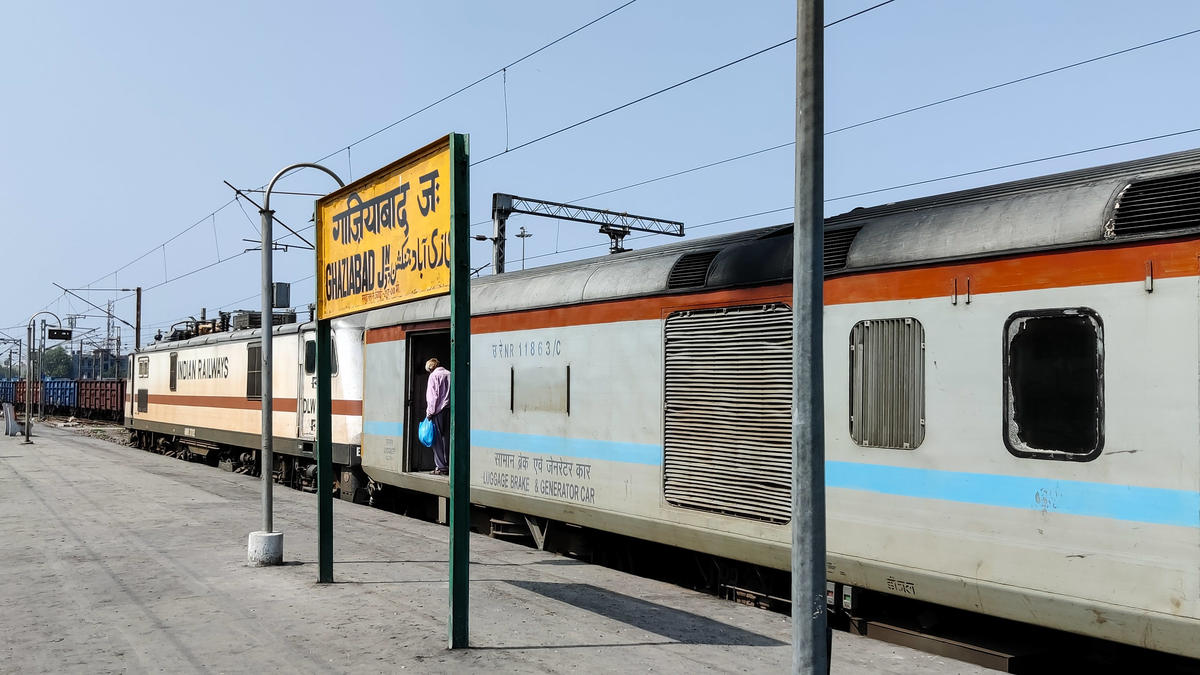 Ghaziabad Railway Station (GZB) Guide | ग़ाज़ियाबाद रेलवे स्टेशन – सुविधाएं, प्लेटफॉर्म, ट्रेनें और कनेक्टिविटी