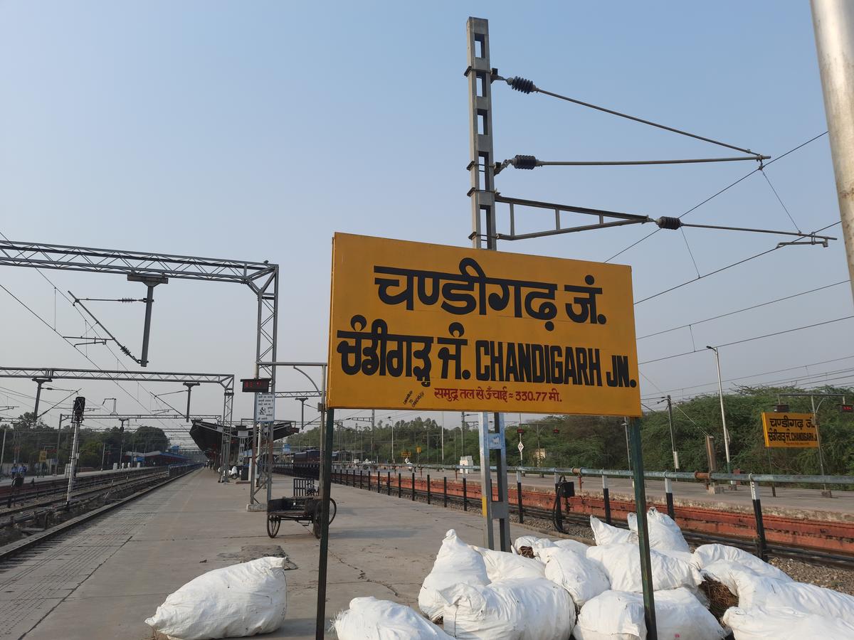 Chandigarh Railway Station (CDG) Guide | चंडीगढ़ रेलवे स्टेशन – सुविधाएं, प्लेटफॉर्म, ट्रेनें और कनेक्टिविटी