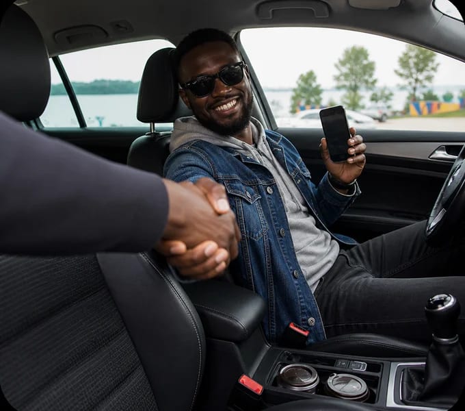 Driver using SimpliRide app