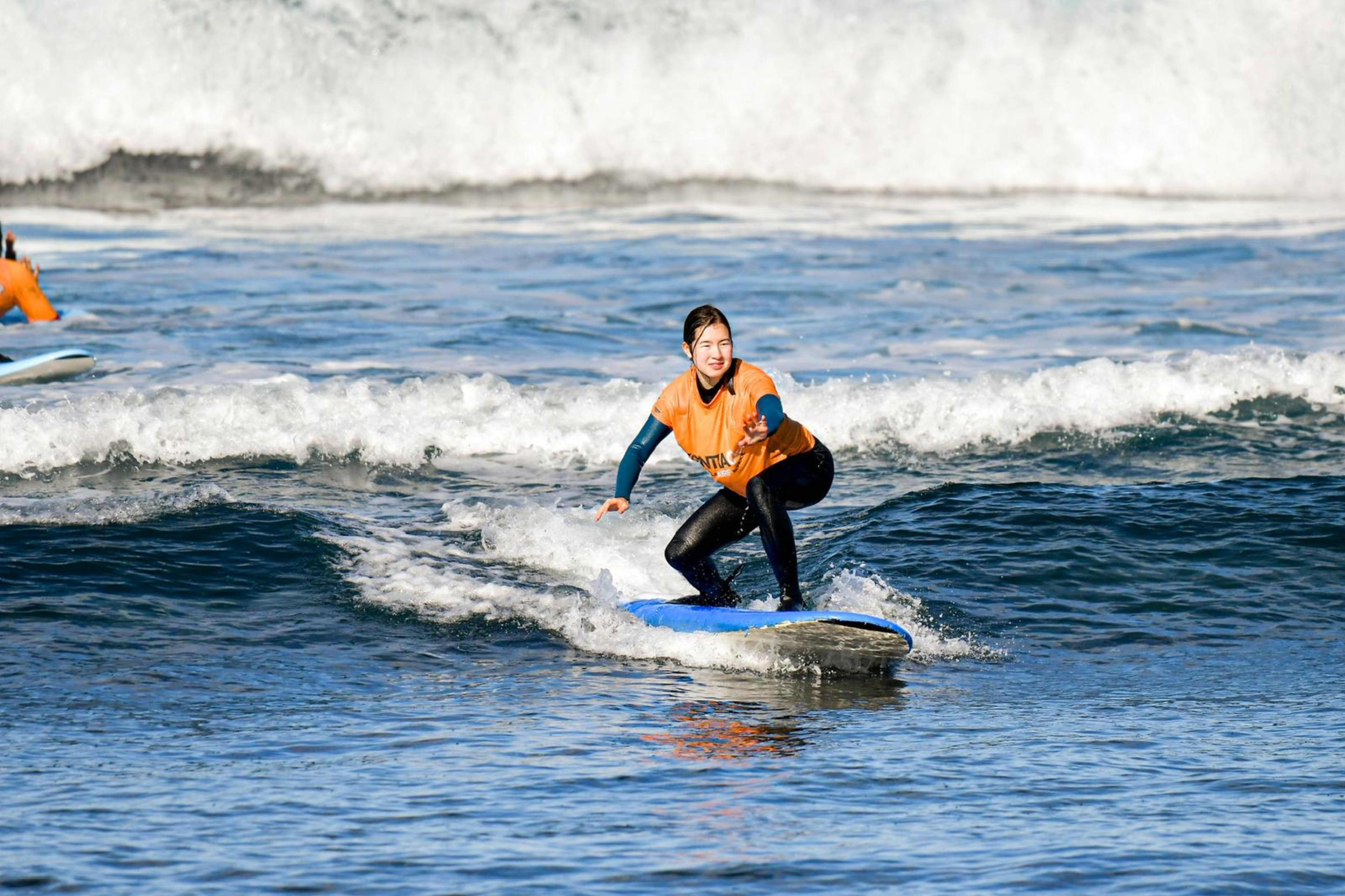 Surfing - Kontraola - Tenerife Surf School powered by Quiksilver and Roxy