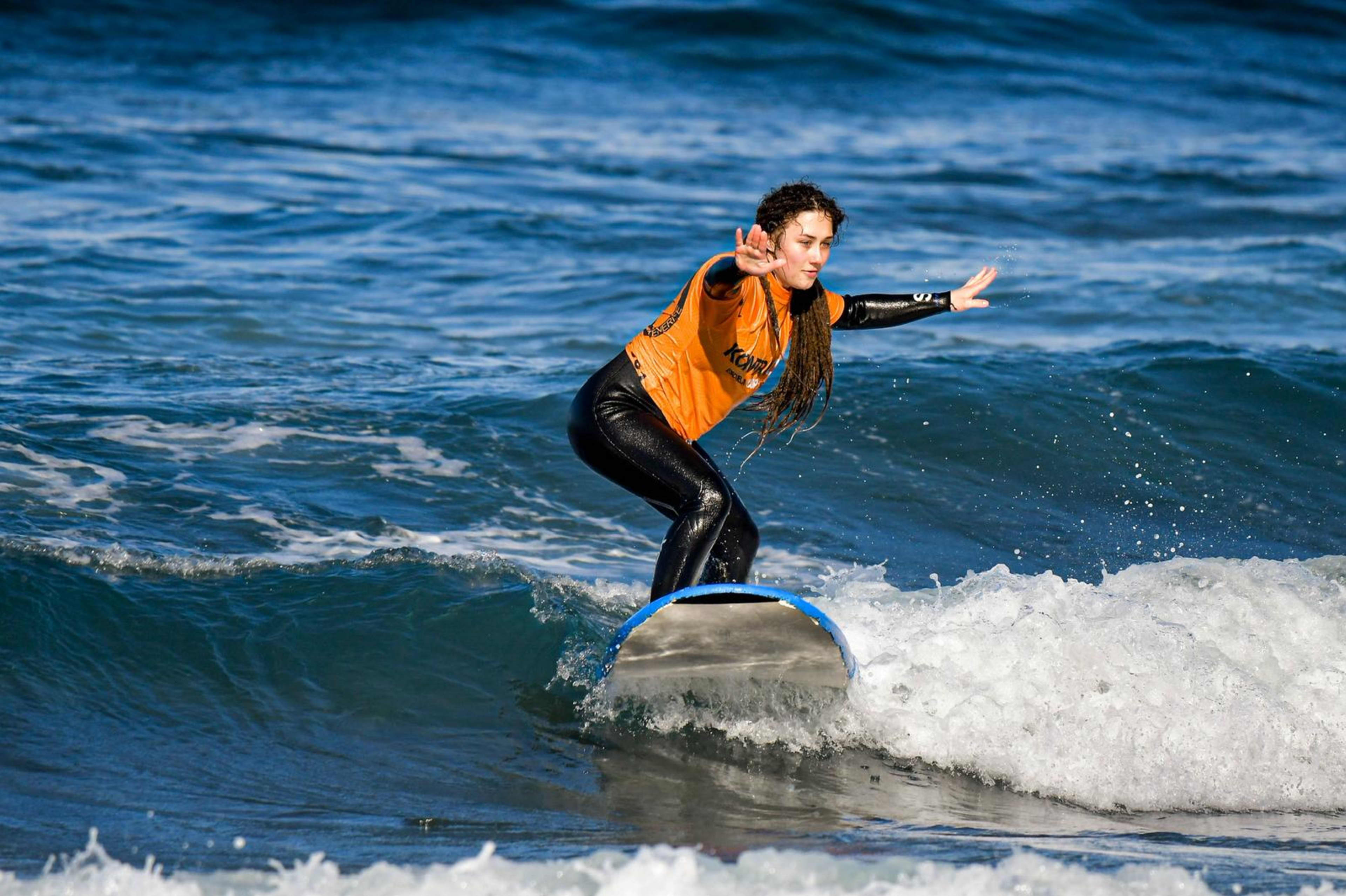 Surfing - Kontraola - Tenerife Surf School powered by Quiksilver and Roxy