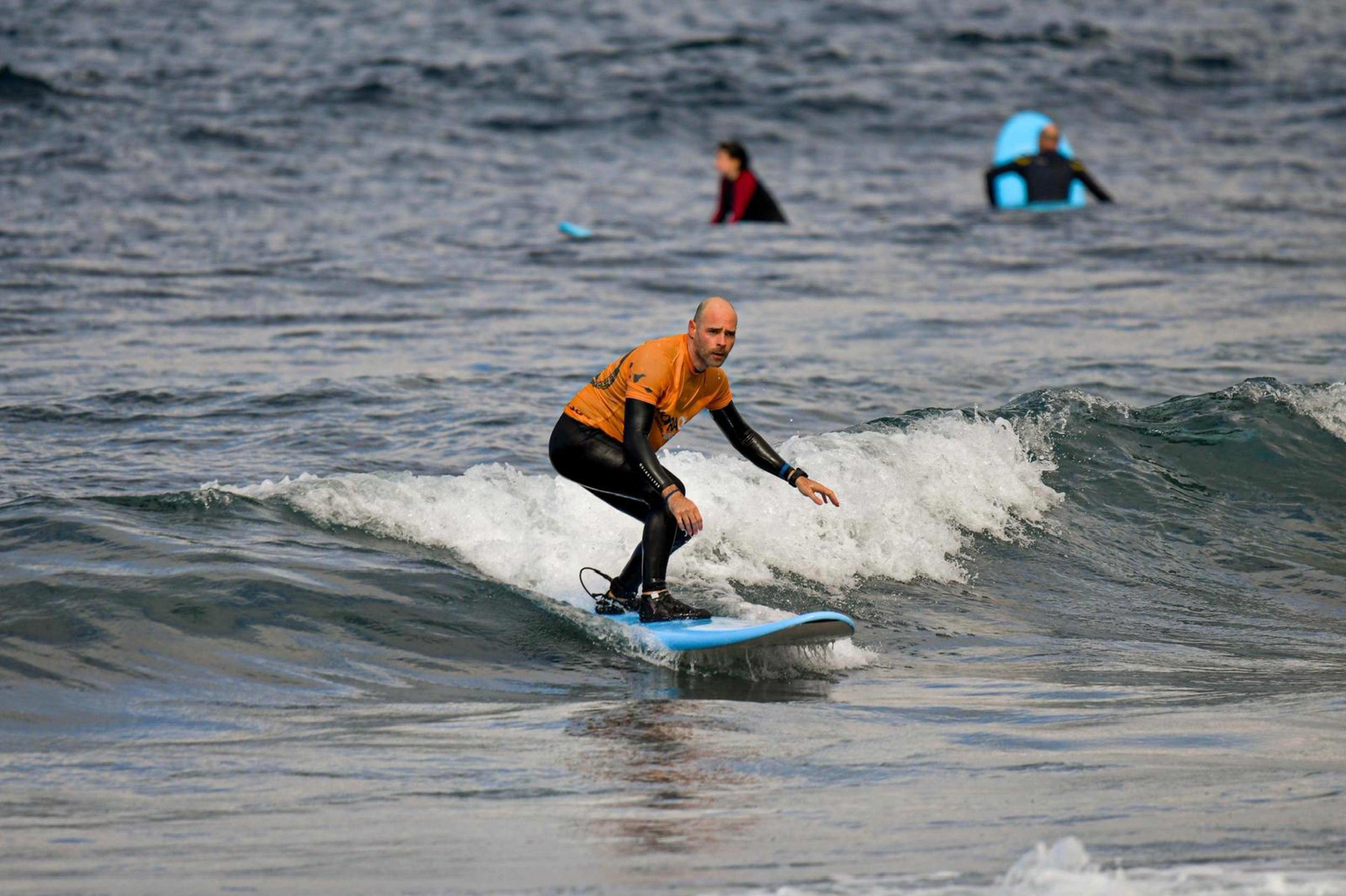 Surfing - Kontraola - Tenerife Surf School powered by Quiksilver and Roxy