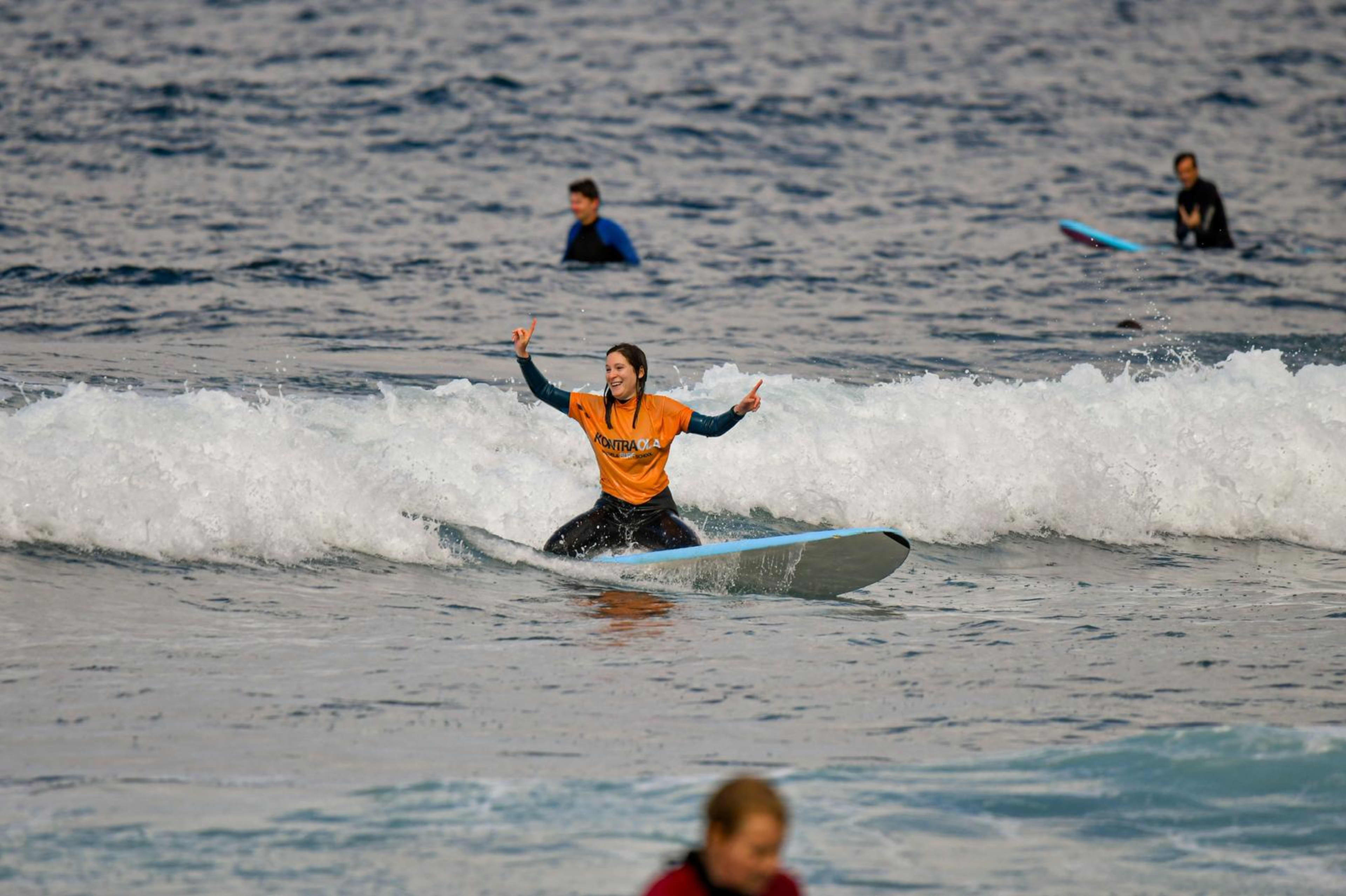 Surfing - Kontraola - Tenerife Surf School powered by Quiksilver and Roxy