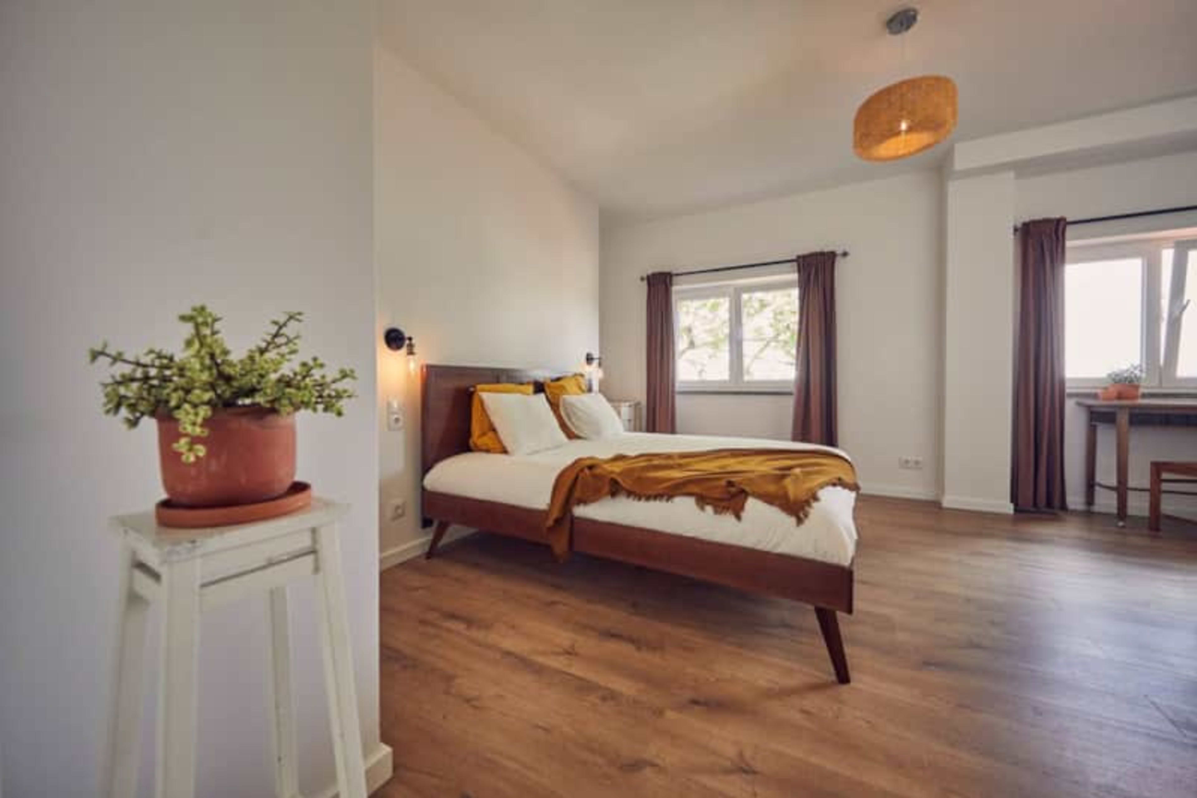 The Spacious Valley Room