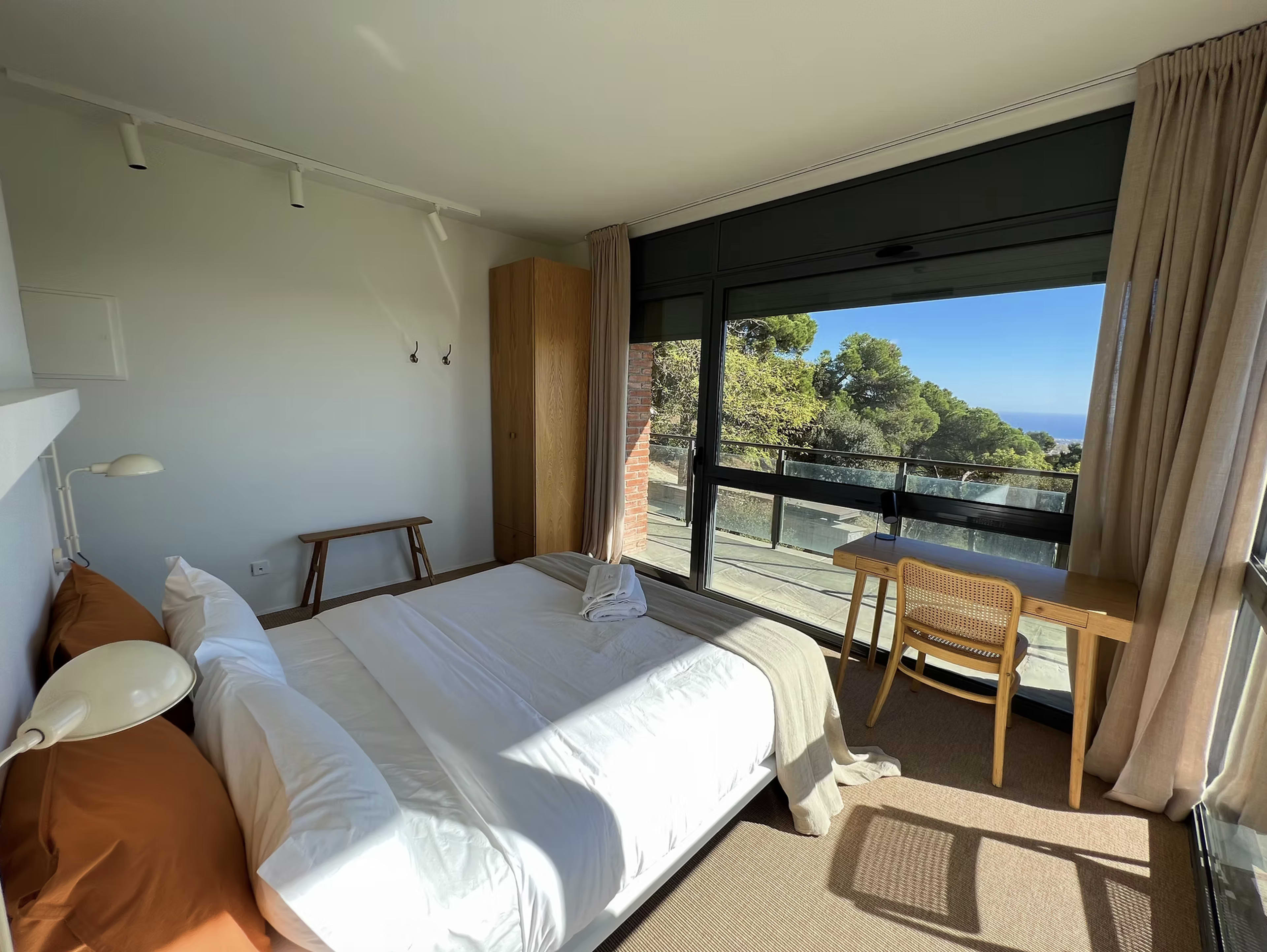 Circles House Coliving - King Studio Sea & City View