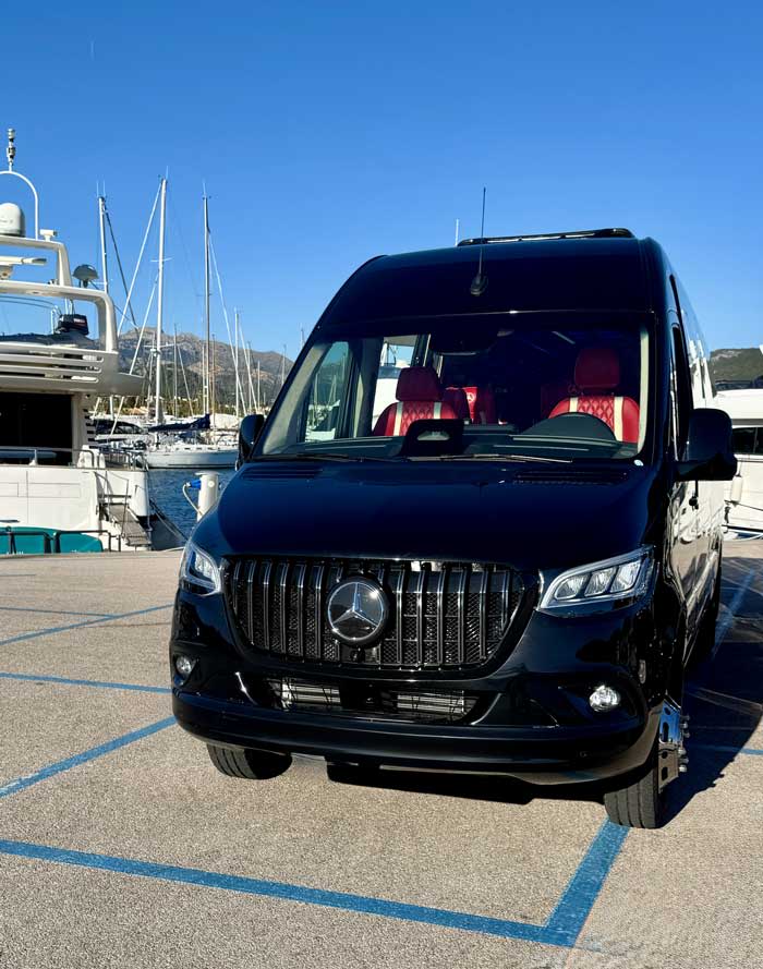 Vista frontal de la Mercedes Sprinter