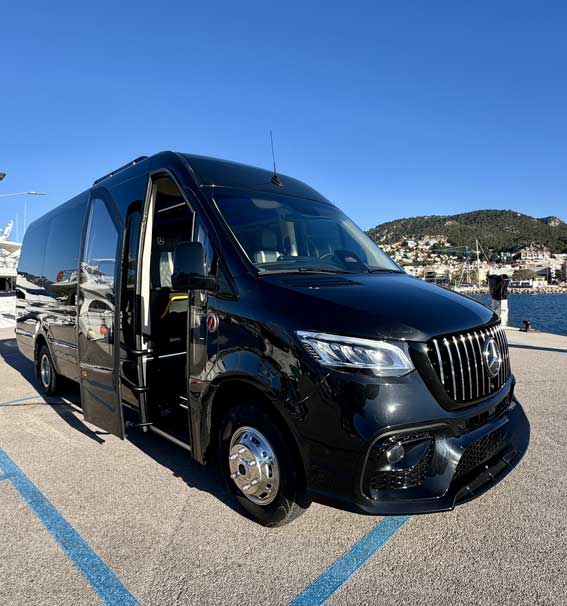 Vista frontal de la Mercedes Sprinter