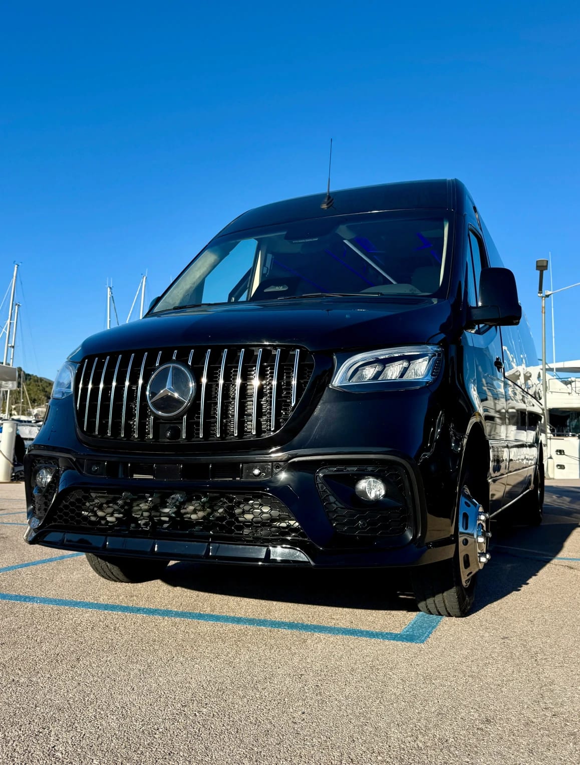 Vista frontal de la Mercedes Sprinter