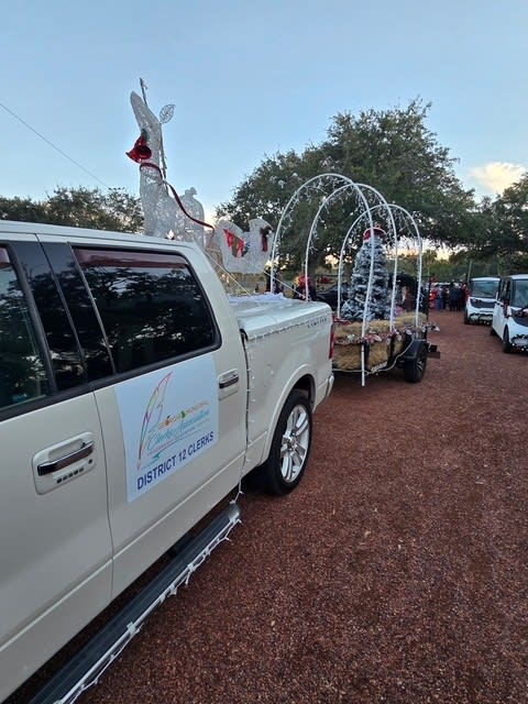 Christmas_Parade_Float_6_qaofll