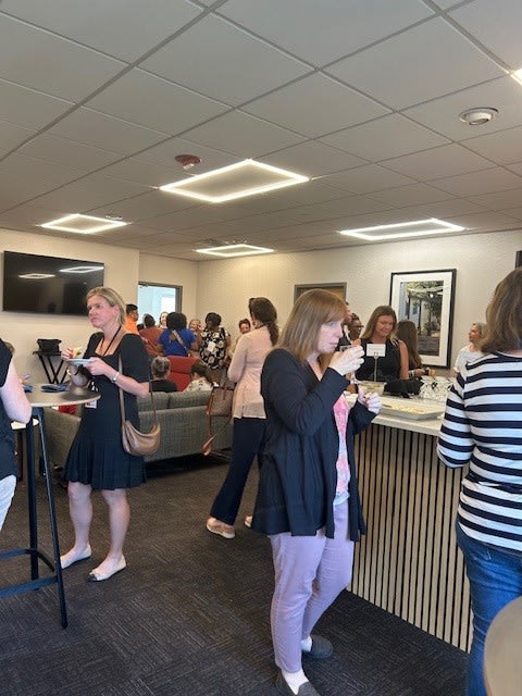 Clerks-Conference-4_c1xhyz