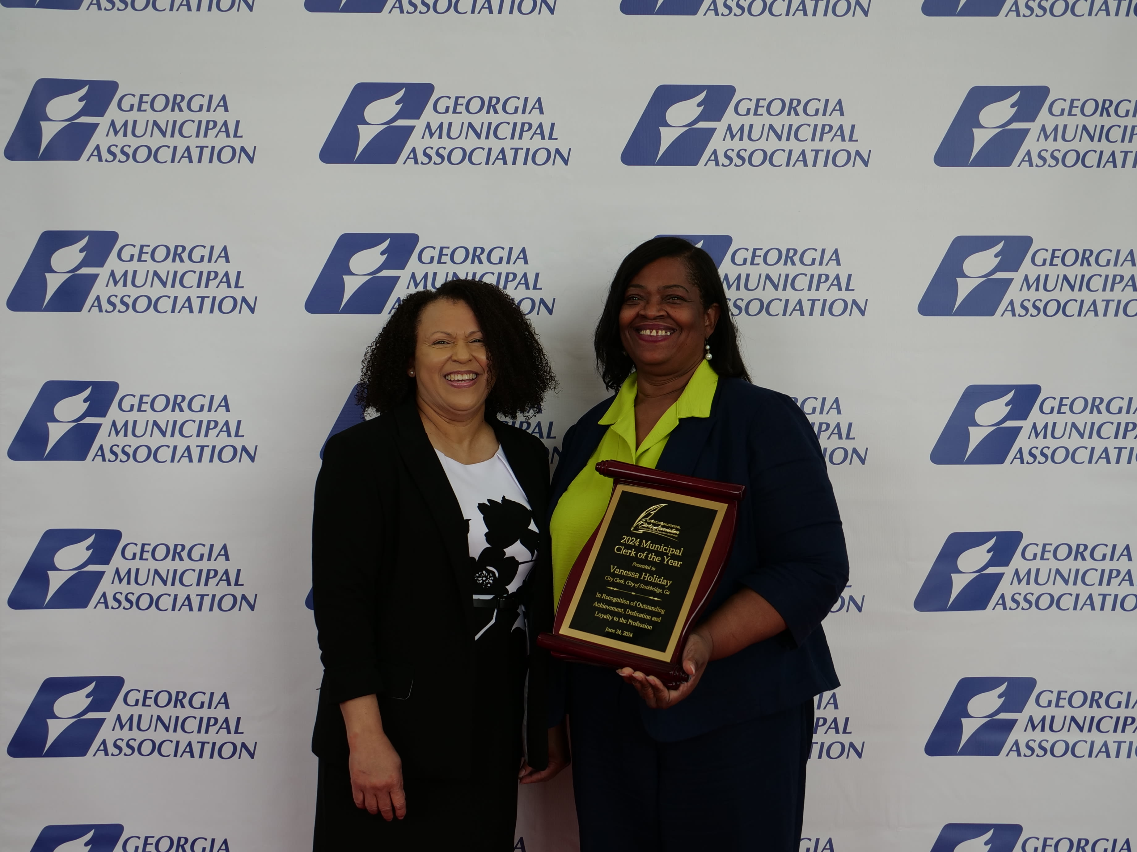 Clerk-of-the-Year-Holiday_-Vanessa_duvs25