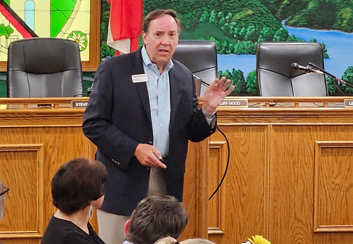 Scott Johnson, chair of the Georgia Council on Literacy, speaks to city officials about the Georgia Reads initiative at the GMA District 2 meeting in Helen in 2024. 