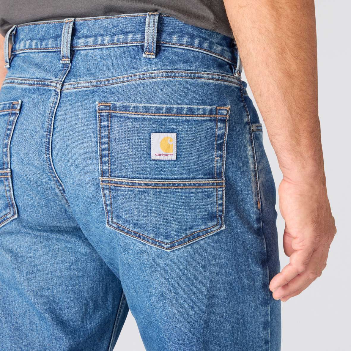 106988_HR2_AVR 106988_HR2_AVR