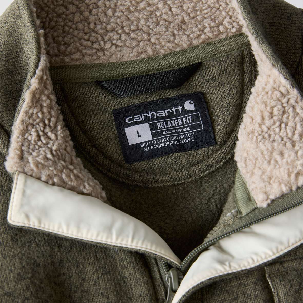 סריג Carhartt עם בטנת שרפה מבודדת לשמירה על החום