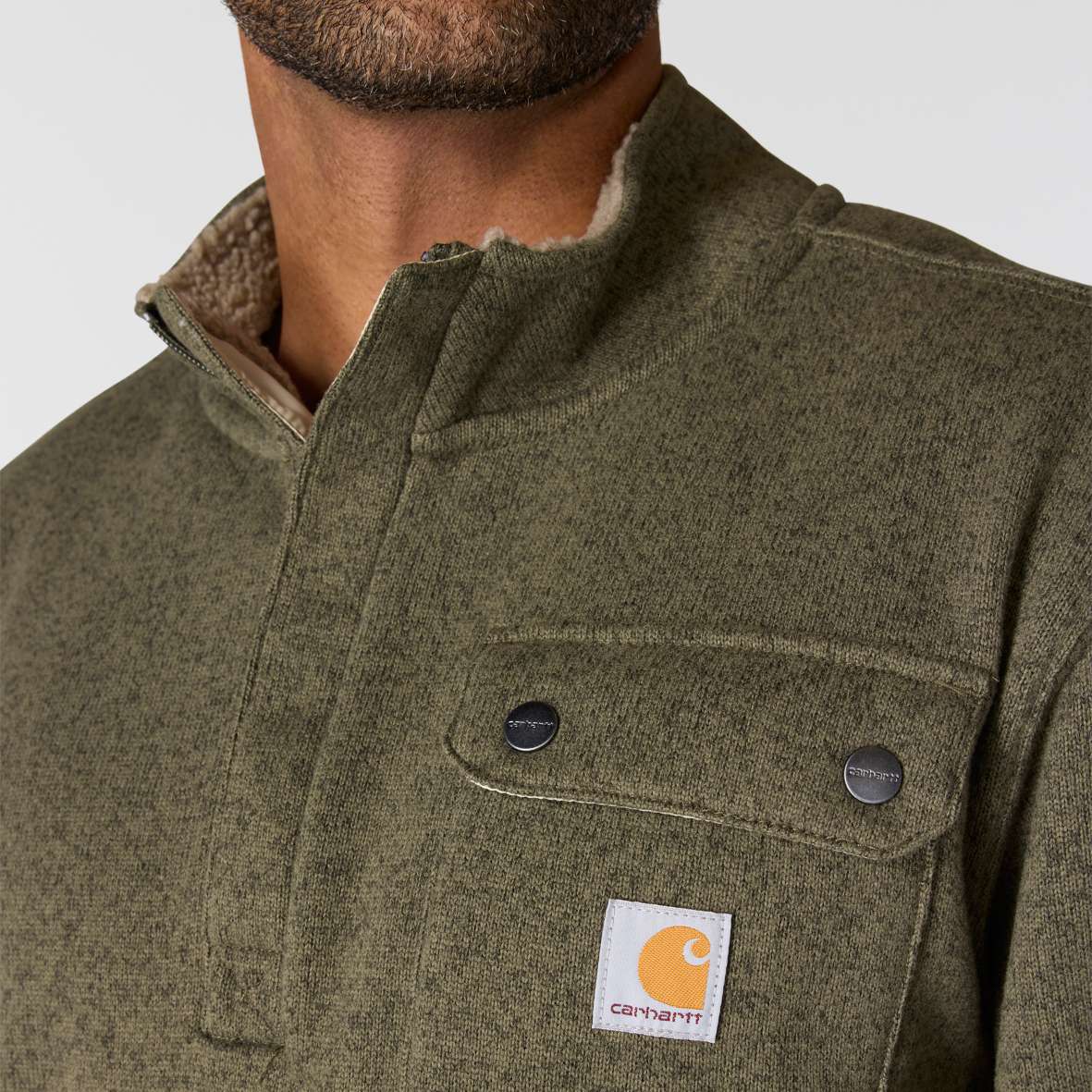 סריג Carhartt לגברים עם צווארון וכיס חזה פונקציונלי