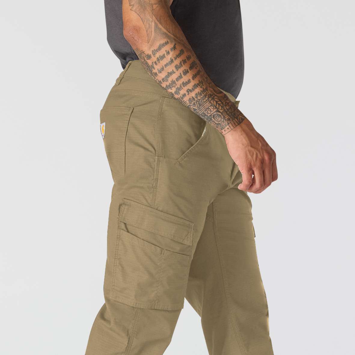 מכנס קארגו Carhartt עם כיסים מרווחים לאחסון