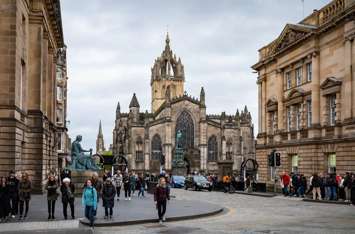 Crowds on the Royal Mile in Edinburgh during festival season, with St Giles’ Cathedral