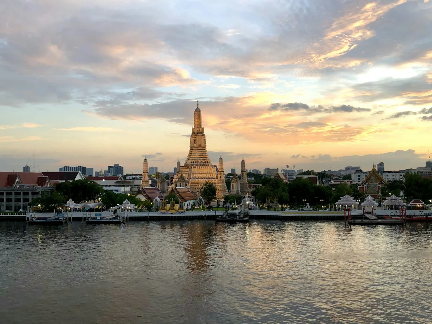Wat Arun at sunset over the Chao Phraya River, Thailand luxury itinerary
